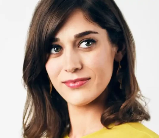 Lizzy Caplan