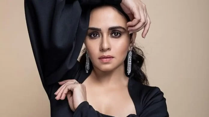 Amruta Khanvilkar